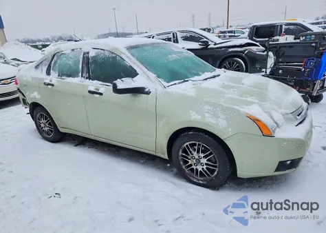 2010 Ford Focus Se z USA, uszkodzony, nr VIN 1FAHP3FN9AW115963